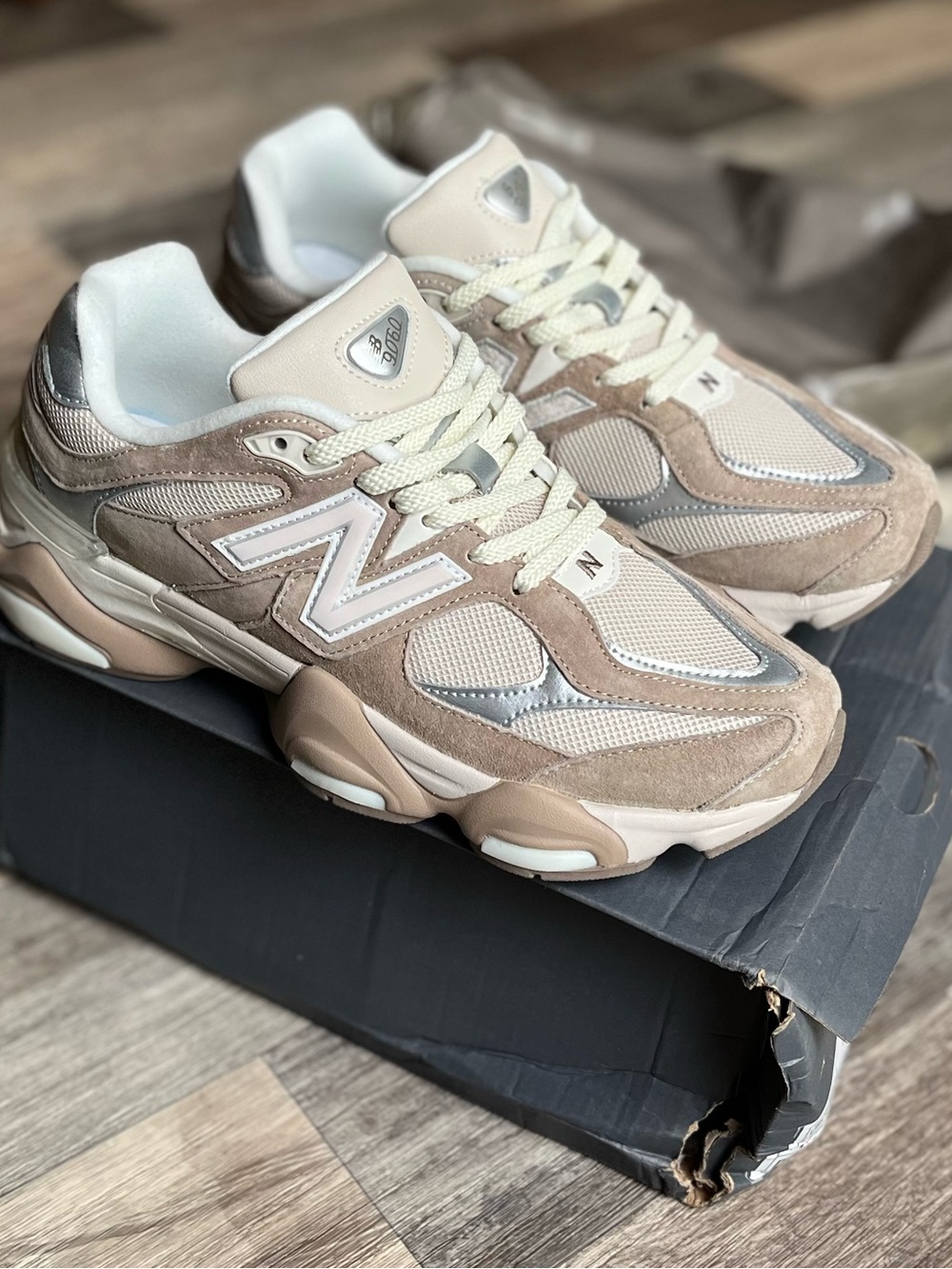 Fall like sneakers in light brown cream
